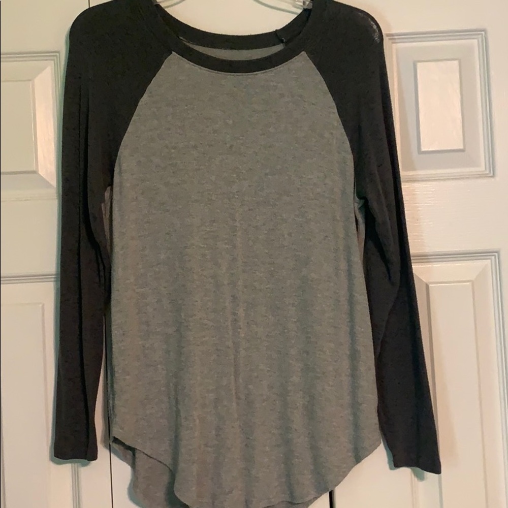American Eagle Women’s long sleeve tee